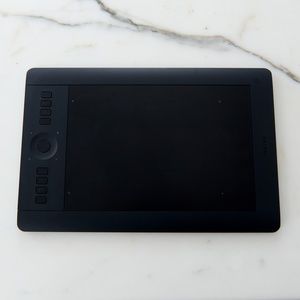 Wacom Intuos Pro Medium Drawing Tablet & Accessories